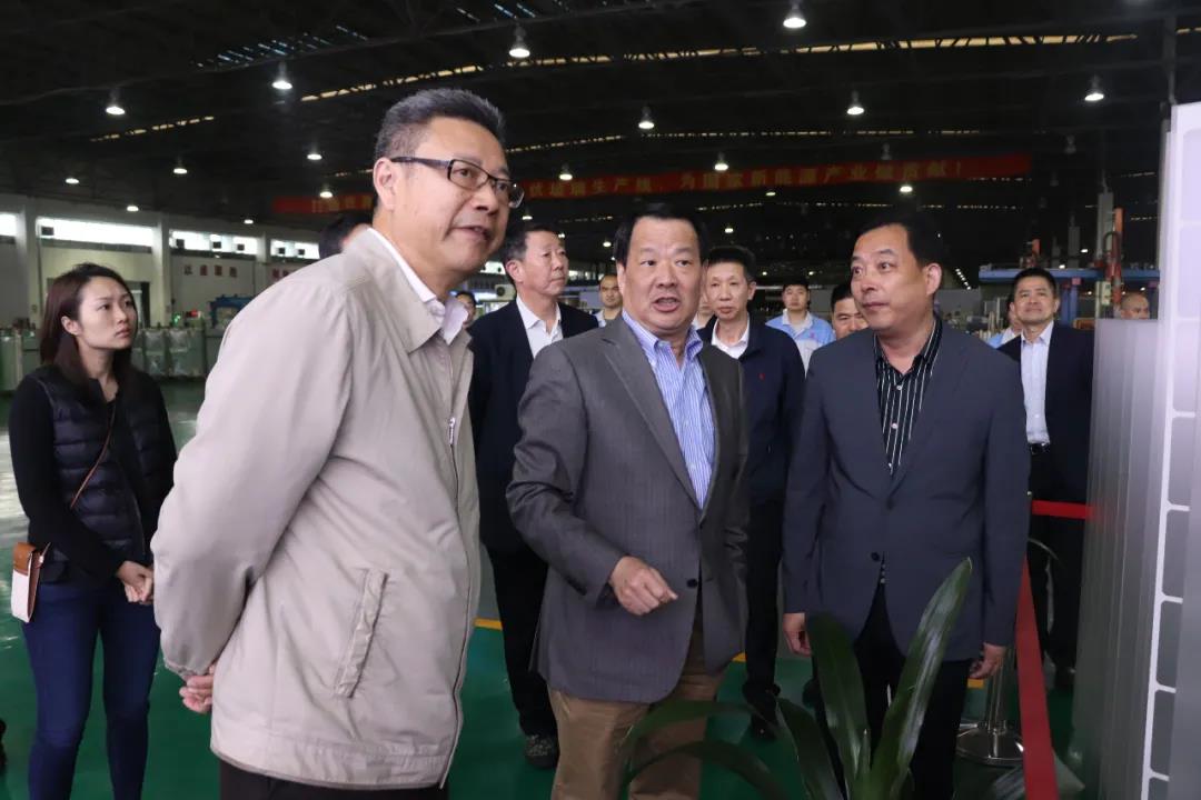 钱智民和王诚到中建材宜兴新能源调研